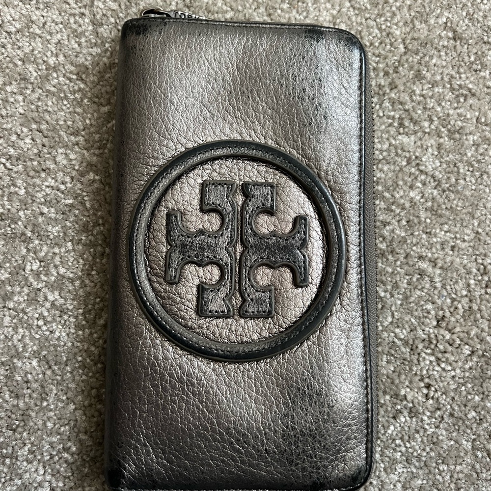 Tory Burch Silver Wallet